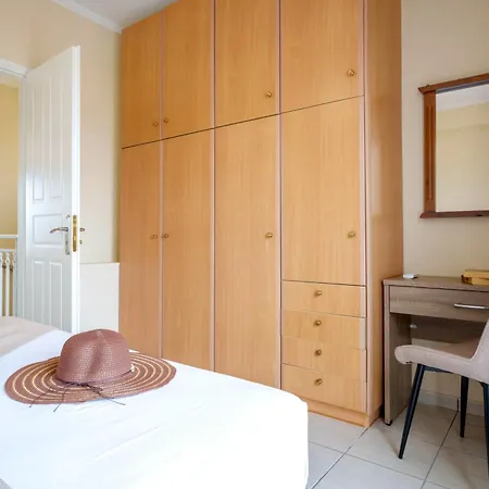 Apartman Solomos *
